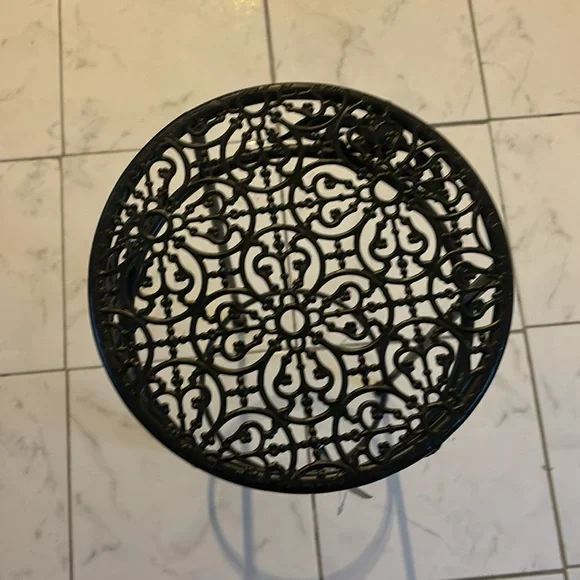 Black Metal Plant Stand - Picture 3 of 3